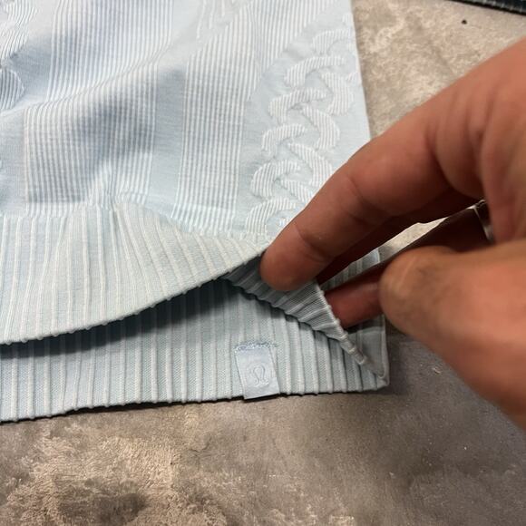 Lululemon Women’s Blue Rest Less Cable Knit Textured Athleisure Top Size 15x26 - Picture 4 of 6